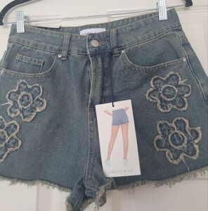 Angel Kiss Juniors Flower Embroidered Denim High RiseFrayed Hem Shorts 7/28 NWT